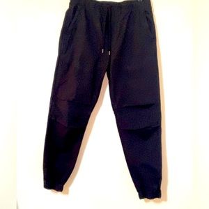 Black cargo American Eagle pants size small.
